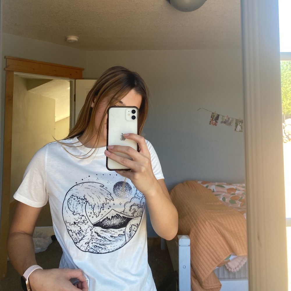 White and black waves t shirt